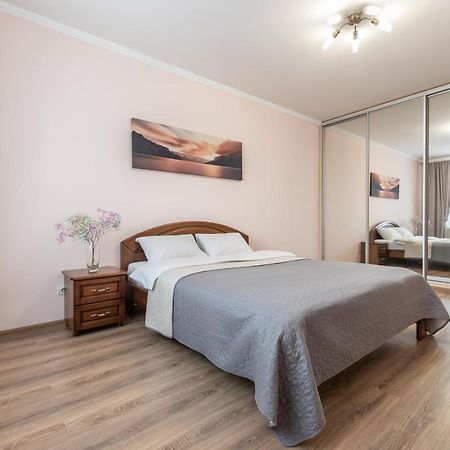 Осокорки Русовой 3 Apartment Kyiv Exterior photo